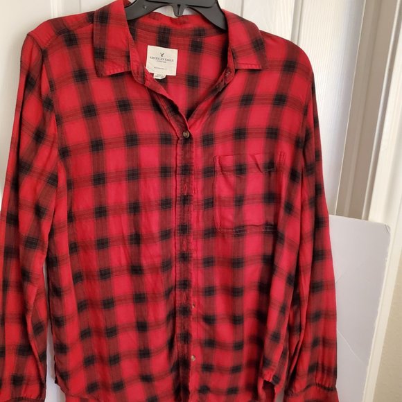American Eagle boyfriend fit button-down long sleeves shirt size medium. - Picture 6 of 11